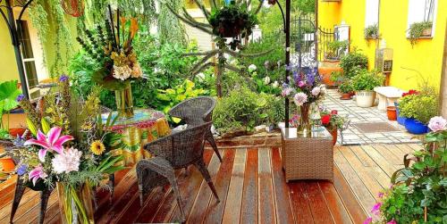 a garden with a bunch of plants and flowers at Apartment Luna in Ptuj