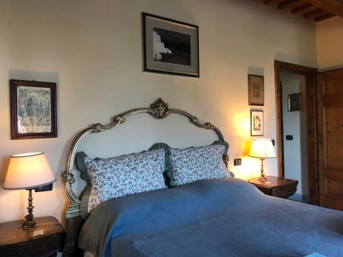 a bedroom with a blue bed with two lamps at Casa Marcè a "Sonno" in Porcari