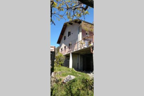 Το κτήριο όπου στεγάζεται  η παραθεριστική κατοικία