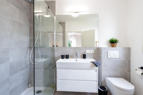 a bathroom with a sink and a shower at Modernes Apartment *Liobablick Nr. 4* - FeWo in Fulda/Petersberg in Petersberg