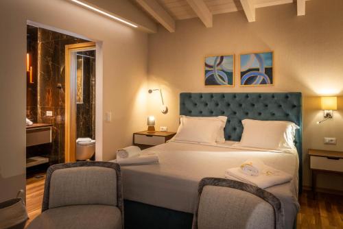Postel nebo postele na pokoji v ubytování River Villas Parga