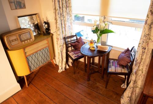 a living room with a table and chairs and a window at Birch in the Lanes in Brighton & Hove