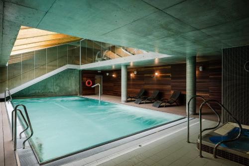 a large swimming pool in a building at Royal Tulip Sand Kolobrzeg in Kołobrzeg