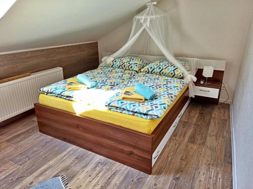 A bed or beds in a room at Shiny Star Apartmán