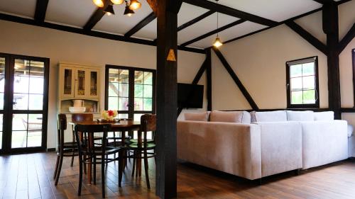 Galeriebild der Unterkunft Stay At This Magnificent 100 Year Old Barn in Ruciane-Nida