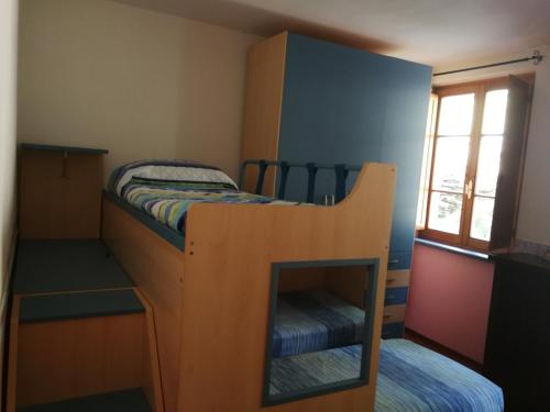a bunk bed in a room with a window at La Casetta Di Chichi E Lory in Stazzema