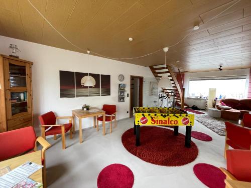 a living room with a ping pong table in the middle at Maxbed in Flensburg