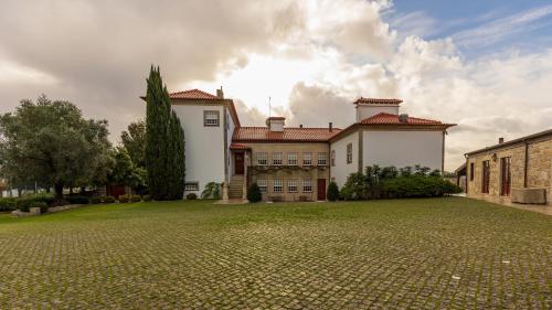 a large white house with a large yard at Hotel Rural Quinta de Sao Sebastiao in Barroselas