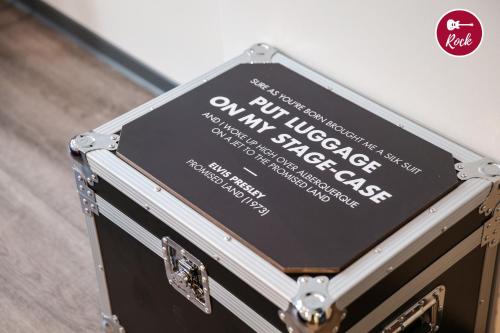 a wooden box with a sign on top of it at arte Hotel Wien Stadthalle in Vienna