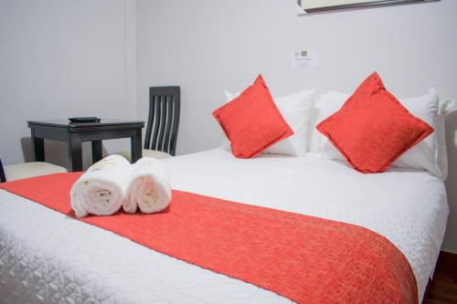 a bedroom with a bed with two towels on it at Machu Picchu Land in Machu Picchu