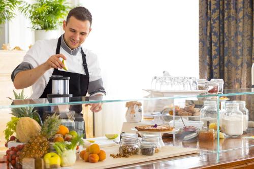 Jídlo v hotelu nebo okolí