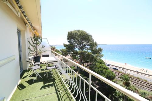 Fantastic sea view for this 2 bedroom up to 6 people 327