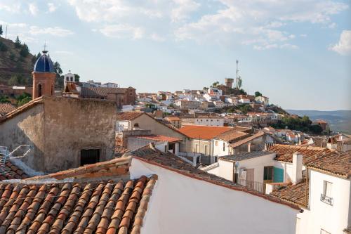 vista dai tetti di una città di Casa Villanueva a Santisteban del Puerto