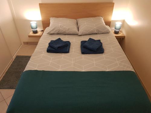 Un pat sau paturi într-o cameră la A L'Orée du Bois