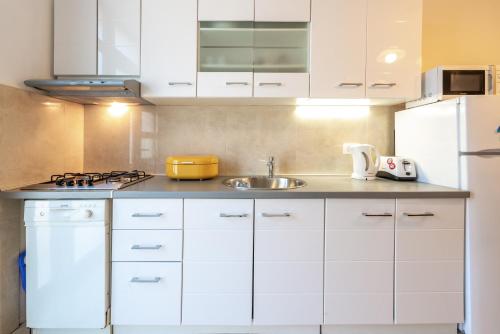 Kitchen o kitchenette sa Villa Lia