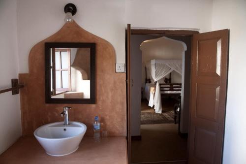 A bathroom at Hiliki House