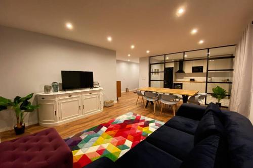 a living room with a couch and a table at Santuário de Fátima - Fátima Host 2AP6 in Fátima