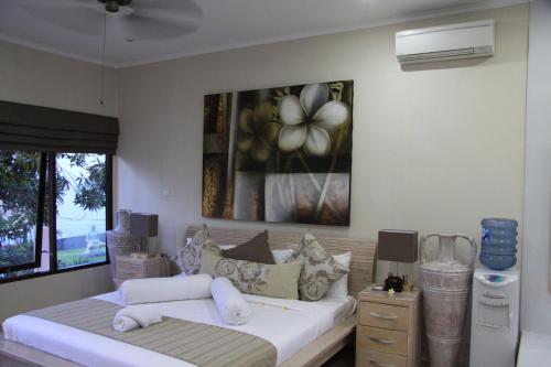 Katil atau katil-katil dalam bilik di The Beach Front Villas - North Bali