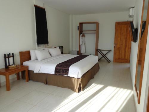 Katil atau katil-katil dalam bilik di Luwansa Beach Hotel