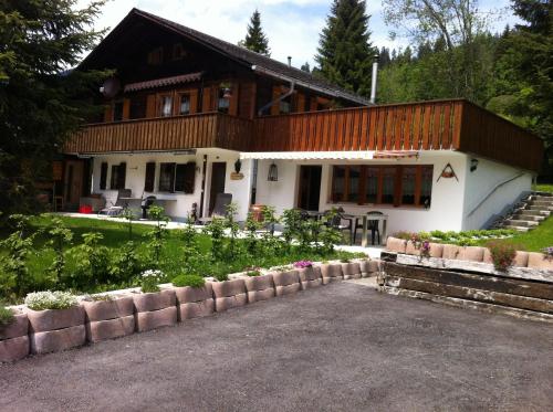 a house with a lot of plants in front of it at Chalet Erika in Eriz