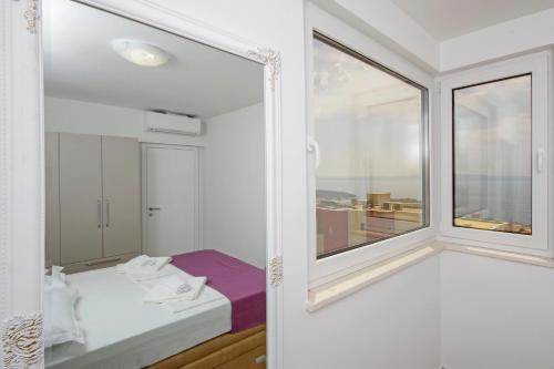 Tempat tidur dalam kamar di Sunset Apartments