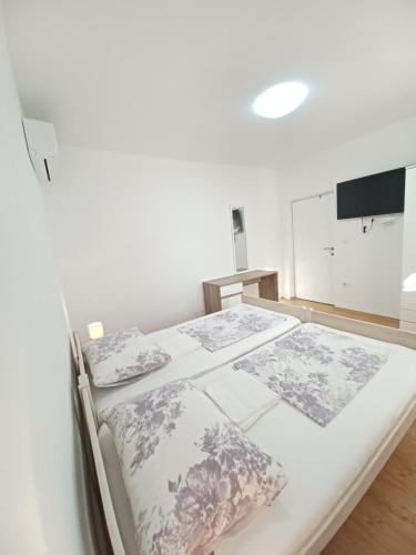 Apartment Mira