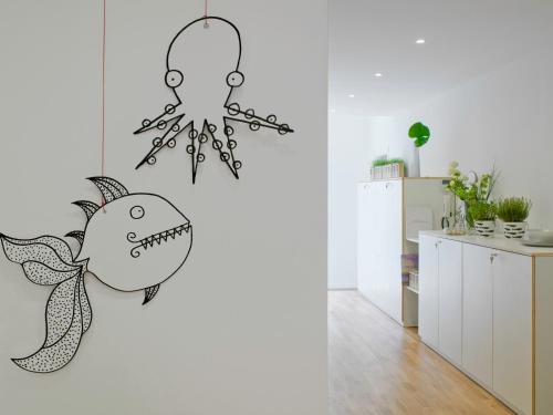 a wall decal of a fish and an octopus at Affittacamere Altamarea in La Spezia