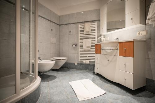Bilik mandi di Apartmenthaus Gutwenger