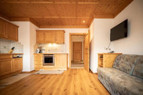 Η κουζίνα ή μικρή κουζίνα στο Apartmenthaus Gutwenger