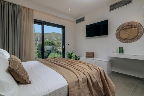 A bed or beds in a room at Alas Suites