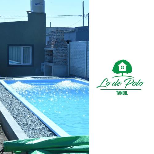 een zwembad op het dak van een gebouw bij Lo de Polo Casa de Descanso in Tandil