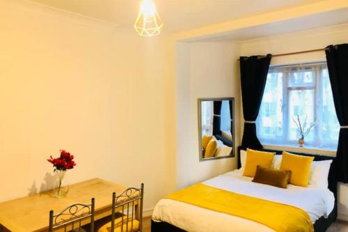 Spacious Bright 3 Bedroom Apartment in London Bridge area