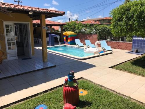 Swimming pool sa o malapit sa Casa em condomínio à beira mar de Porto de Galinhas
