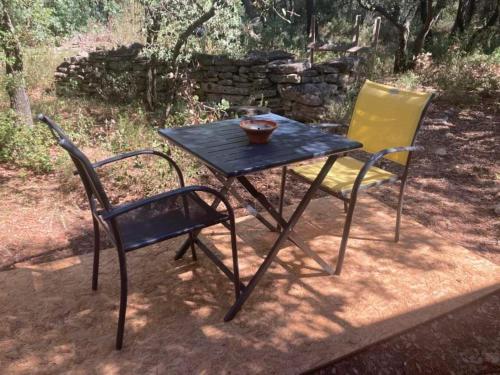 Fotografie z fotogalerie ubytování Chalet dans la garrigue provençale v destinaci Cornillon-Confoux