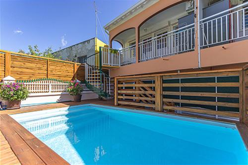Swimmingpoolen hos eller tæt på VILLA DALHIA