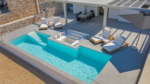 Бассейн в T7 LUXURY VILLAS PAROS или поблизости