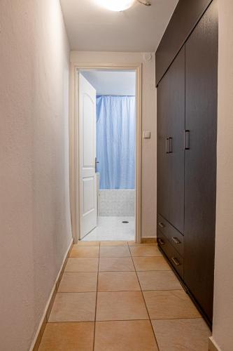a hallway with a door leading to a bathroom at Polydoros Appartments in Agios Nikolaos