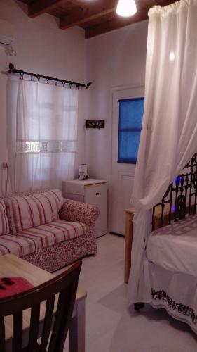 Postel nebo postele na pokoji v ubytování Zacharoula Rooms