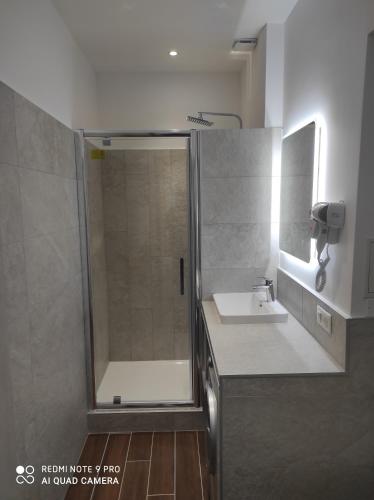 Salle de bains dans l'établissement BRILOC AJACCIO centre ville