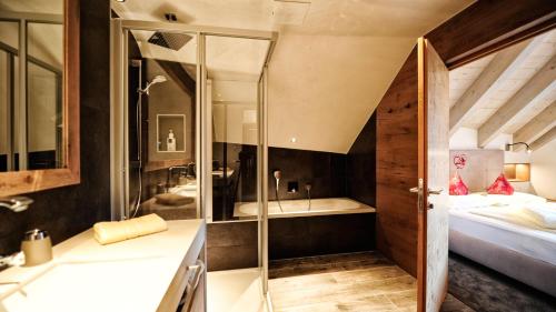 Koupelna v ubytování Hotel Garni Stefanie