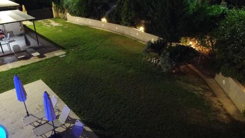 Сад в Villa Leonton with a private pool