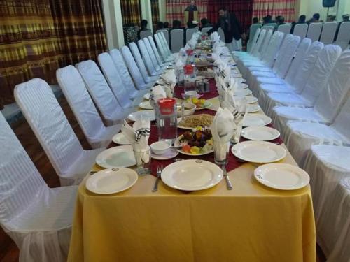 Restaurace v ubytování Hotel Deewan-E-Aziz Internationa