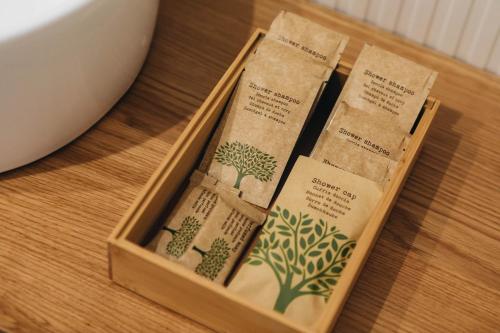 a wooden box with two books on a table at Centoquindici Rooms & Suite in Montesilvano