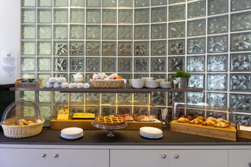 a buffet with many different types of food on a counter at Hotel Regio in Rubiera