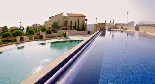 Modern apartment APE11 with lovely views, Aphrodite Hills Resort