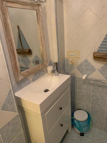 Kylpyhuone majoituspaikassa Porto Rotondo Lovely Apartment