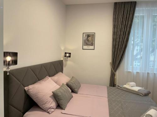 Postel nebo postele na pokoji v ubytování apartment in the city center