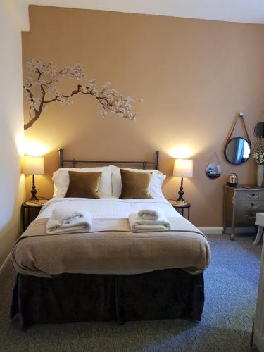 A bed or beds in a room at The Collingwood Guest House 