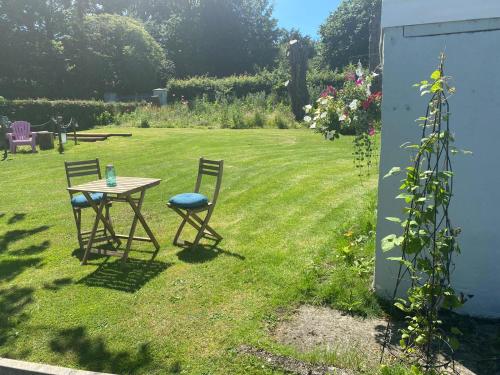 a table and two chairs in a yard at Gráisín in Kilkenny