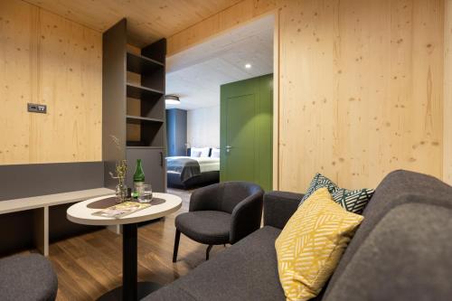 Posezení v ubytování JUFA Hotel Savognin